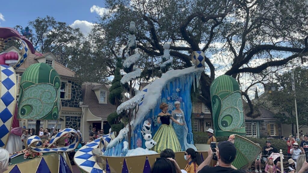 parade float in disney world with anna and elsa from frozen movie